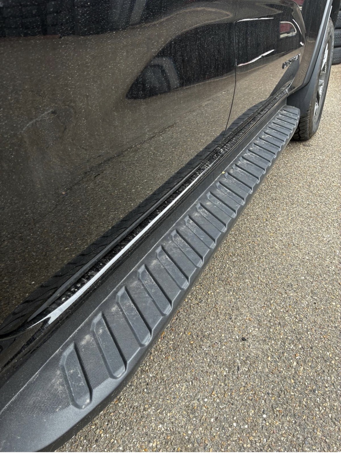Ford Ranger Wildtrak — sidesteps & flanken — Voor de detailing