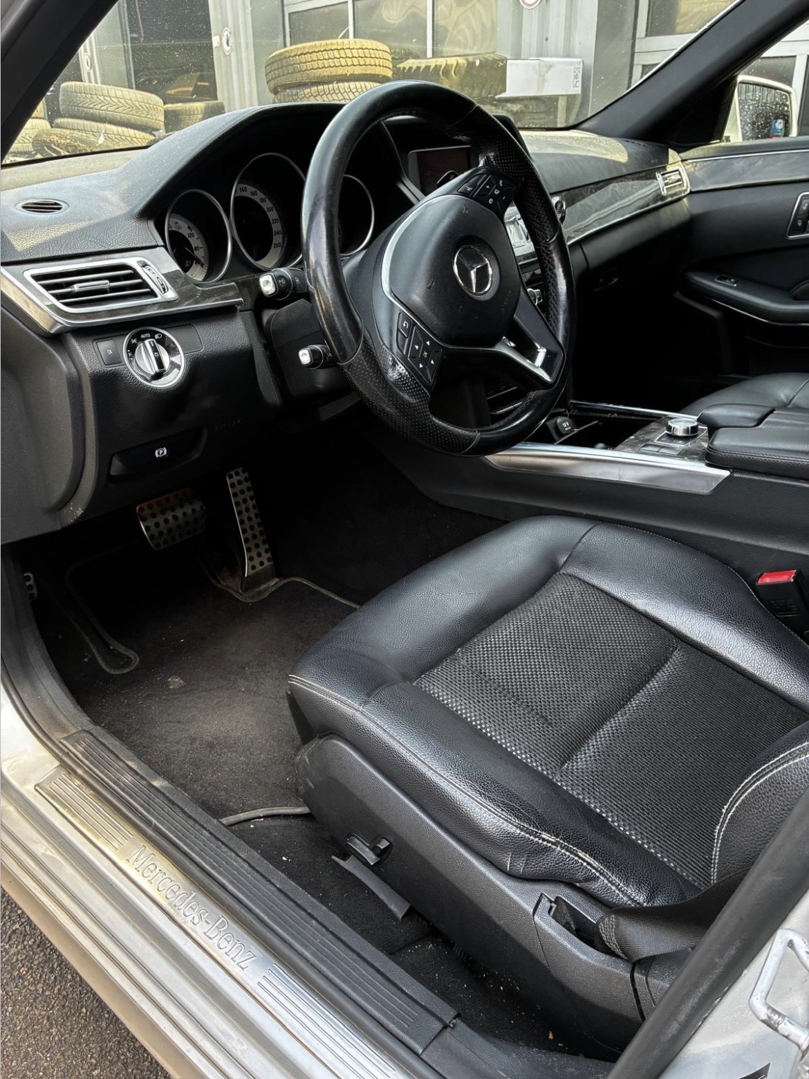 Mercedes E-Klasse — interieur — Voor de detailing