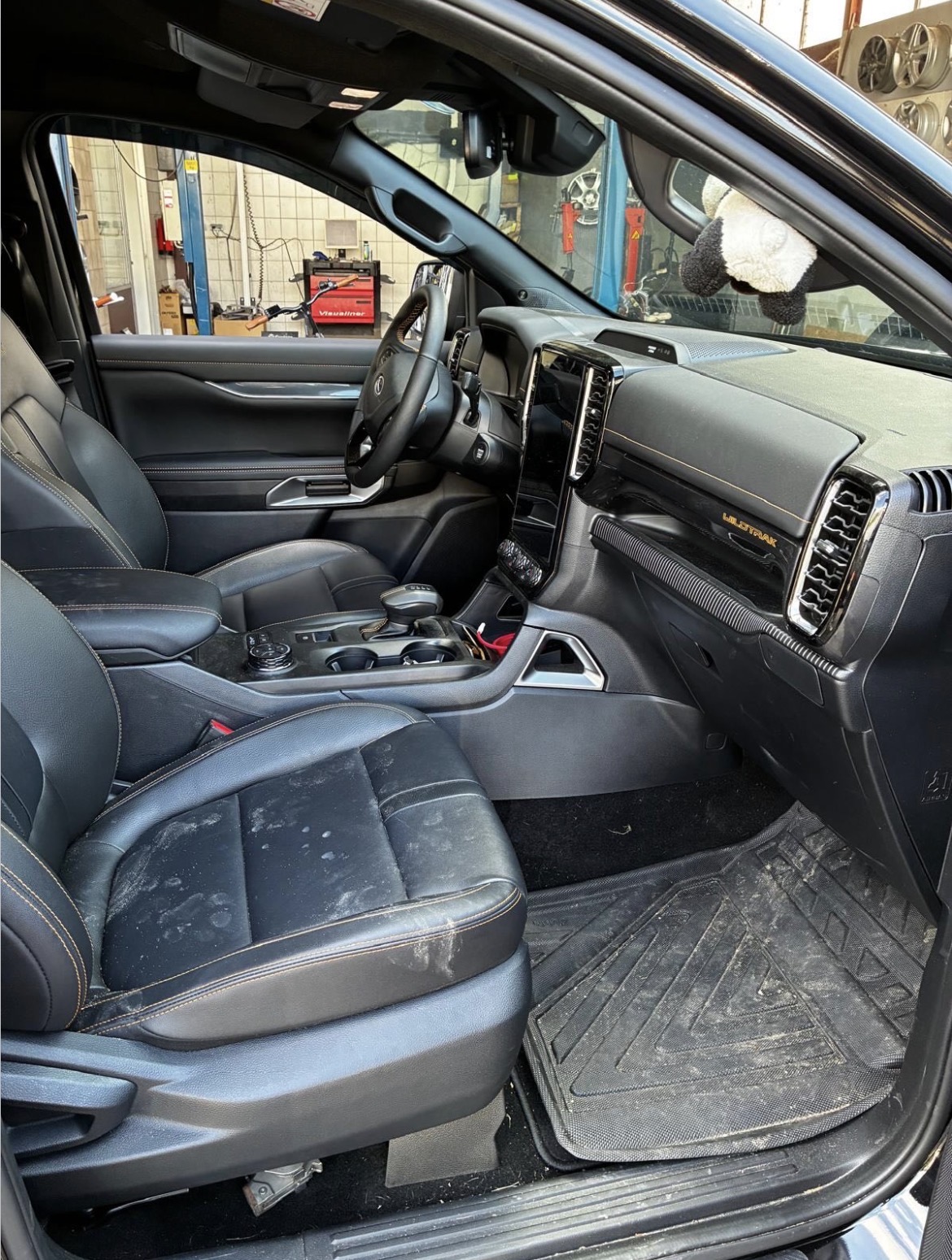 Ford Ranger Wildtrak — interieur — Voor de detailing